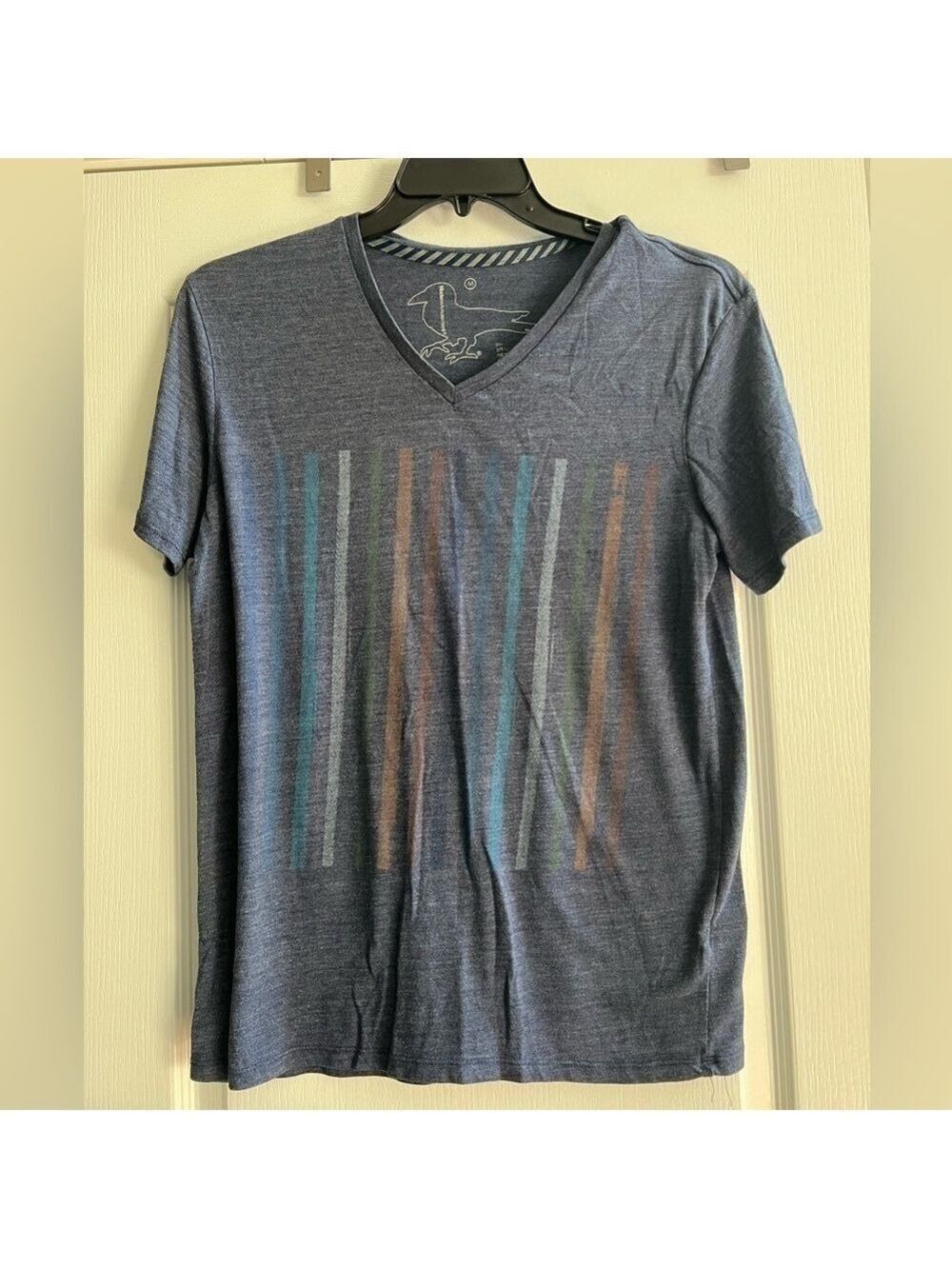 Men’s Modern Amusement V-neck short sleeve T-shirt. Navy. Size Medium